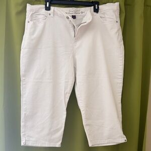 Like NEW White Denim Capri Pants 18W